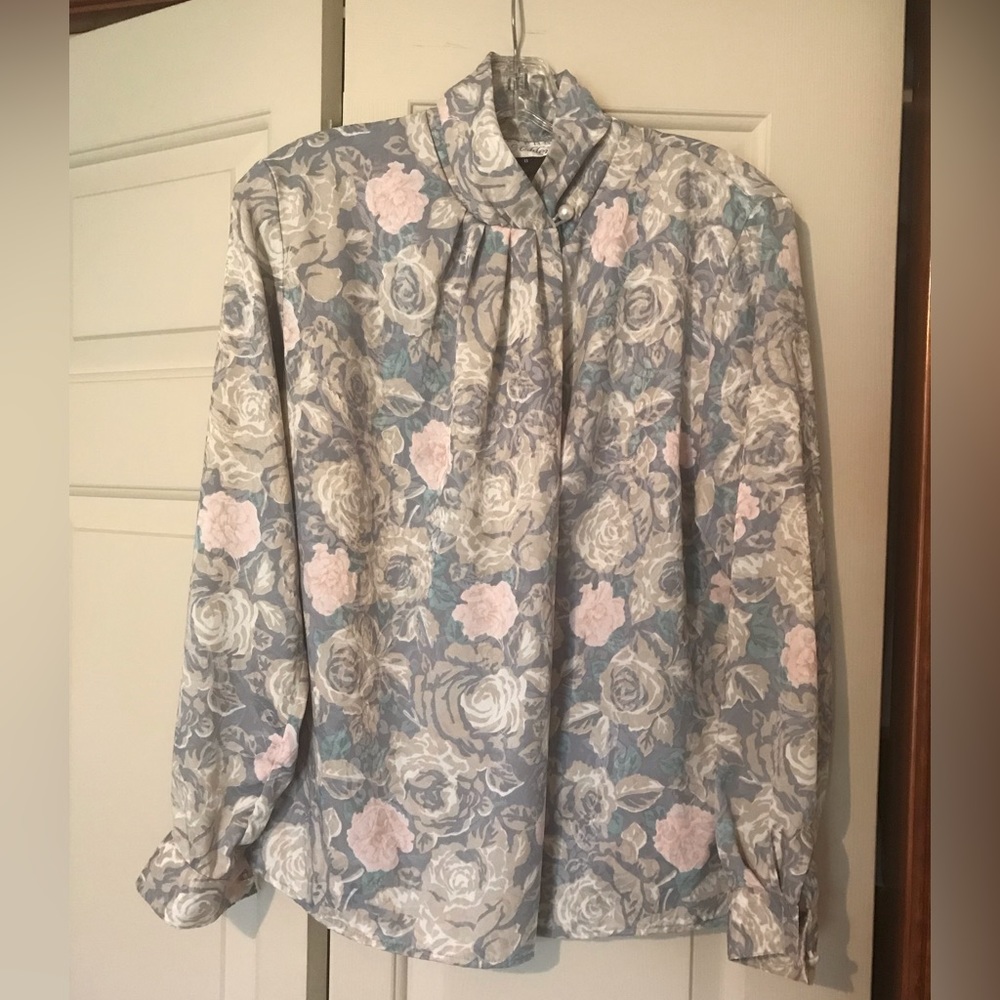 Gray and Pink beautiful Peters & Ashley blouse EUC size 8